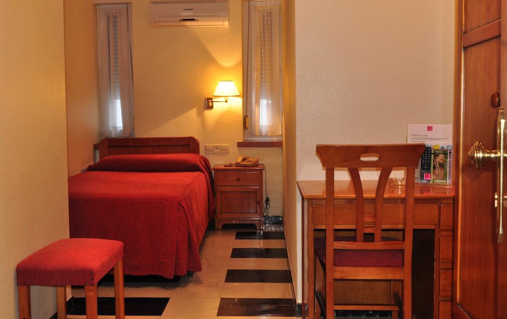 Hotel Los Rosales Almansa Room photo