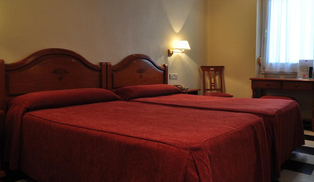 Hotel Los Rosales Almansa Room photo