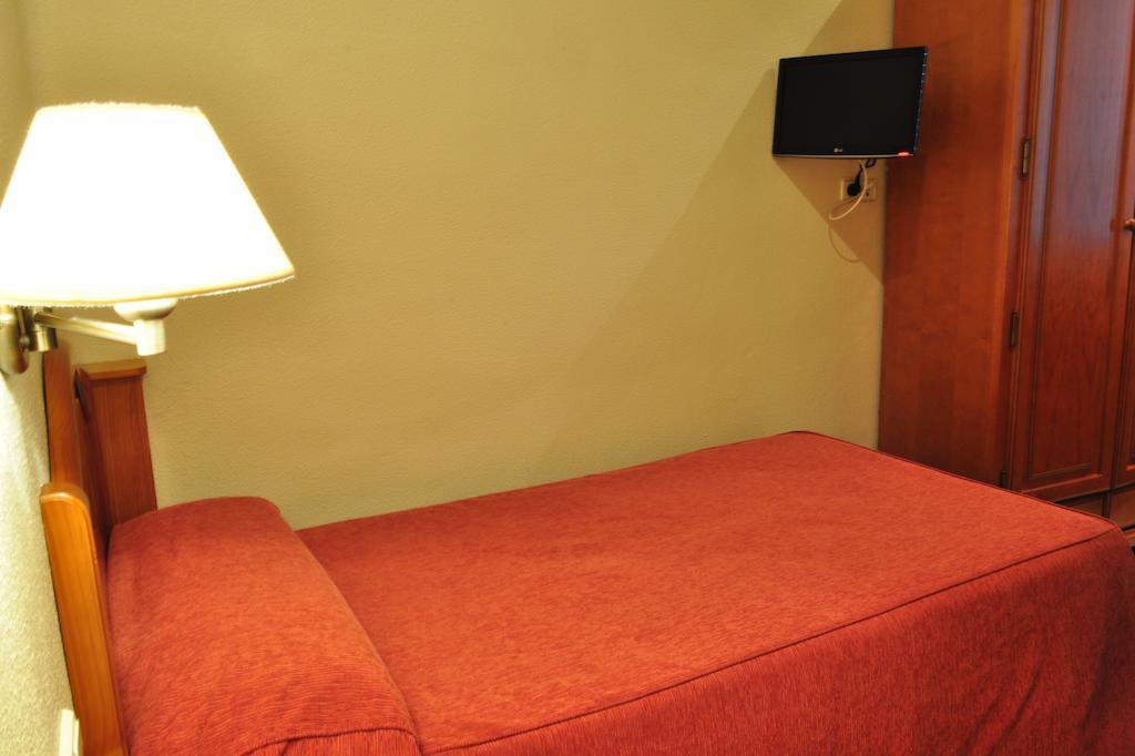 Hotel Los Rosales Almansa Room photo