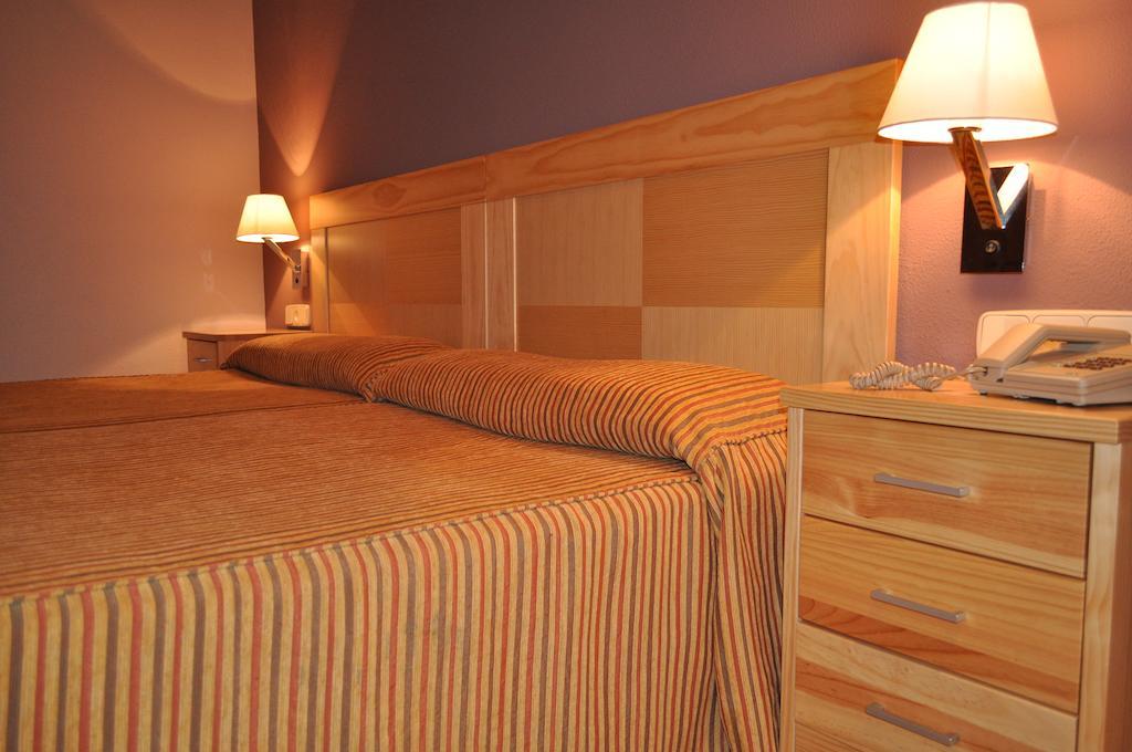 Hotel Los Rosales Almansa Room photo