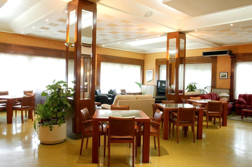 Hotel Los Rosales Almansa Exterior photo
